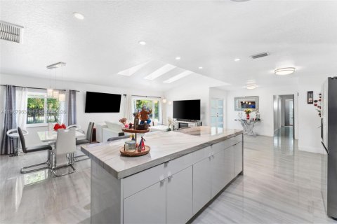 Casa en venta en Homestead, Florida, 5 dormitorios, 163.6 m2 № 2029204 - foto 5