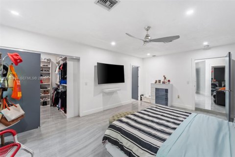 Casa en venta en Homestead, Florida, 5 dormitorios, 163.6 m2 № 2029204 - foto 11