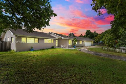 Casa en Homestead, Florida 5 dormitorios, 163.6 m2 № 2029204