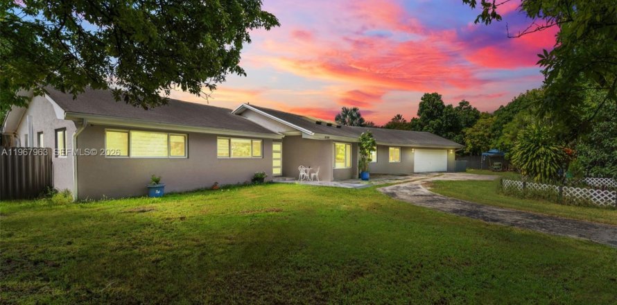 Casa en Homestead, Florida 5 dormitorios, 163.6 m2 № 2029204