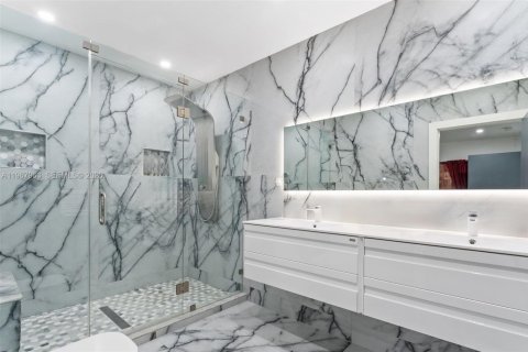 Casa en venta en Homestead, Florida, 5 dormitorios, 163.6 m2 № 2029204 - foto 13