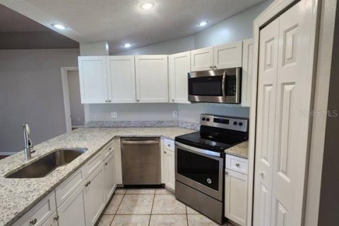 Casa en alquiler en Kissimmee, Florida, 4 dormitorios, 164.53 m2 № 1852556 - foto 20