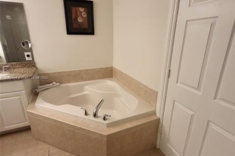 Снять в аренду кондоминиум в Авентура, Флорида 2 спальни, 122.07м2, № 1971727 - фото 30