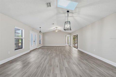 Casa en venta en Spring Hill, Florida, 3 dormitorios, 202.43 m2 № 2345428 - foto 12