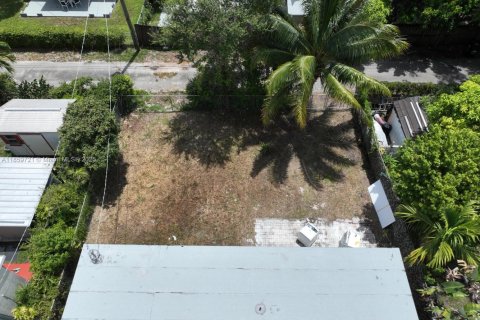 House in North Miami Beach, Florida 4 bedrooms, 129.69 sq.m. № 1888251 - photo 18