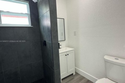 House in North Miami Beach, Florida 4 bedrooms, 129.69 sq.m. № 1888251 - photo 11