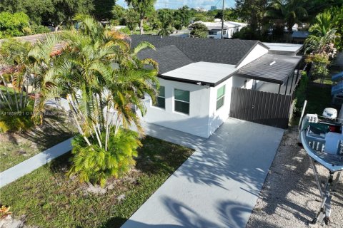 House in North Miami Beach, Florida 4 bedrooms, 129.69 sq.m. № 1888251 - photo 4