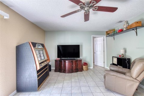 House in New Smyrna Beach, Florida 3 bedrooms, 149.39 sq.m. № 1765649 - photo 18