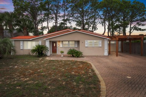 Villa ou maison à vendre à Panama City Beach, Floride: 3 chambres, 147.9 m2 № 562597 - photo 1