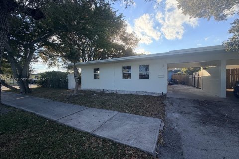 Casa en alquiler en Fort Lauderdale, Florida, 2 dormitorios, 166.48 m2 № 2025330 - foto 2