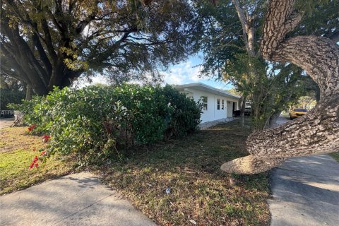 Casa en alquiler en Fort Lauderdale, Florida, 2 dormitorios, 166.48 m2 № 2025330 - foto 3
