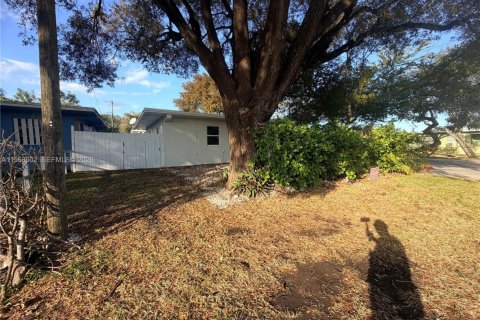 Casa en alquiler en Fort Lauderdale, Florida, 2 dormitorios, 166.48 m2 № 2025330 - foto 4