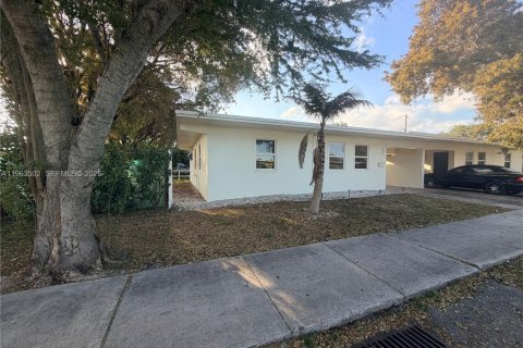 Casa en Fort Lauderdale, Florida 2 dormitorios, 166.48 m2 № 2025330