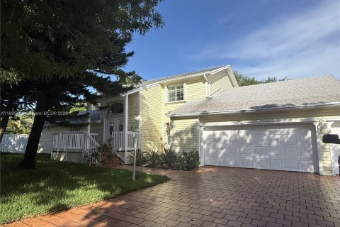 House in Miami, Florida 5 bedrooms, 422.61 sq.m. № 1953117 - photo 3