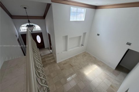 House in Miami, Florida 5 bedrooms, 422.61 sq.m. № 1953117 - photo 5