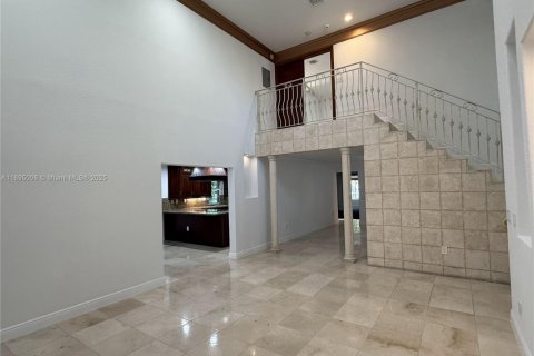 House in Miami, Florida 5 bedrooms, 422.61 sq.m. № 1953117 - photo 8
