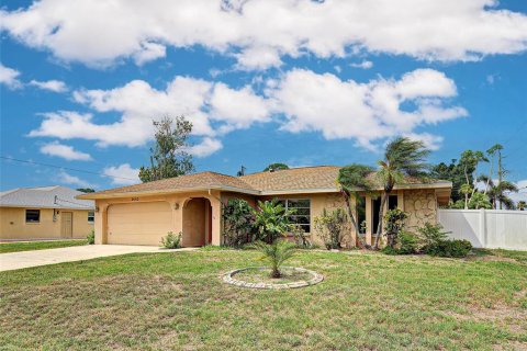 House in Venice, Florida 2 bedrooms, 119.66 sq.m. № 2217377 - photo 2