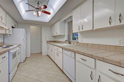 House in Venice, Florida 2 bedrooms, 119.66 sq.m. № 2217377 - photo 21