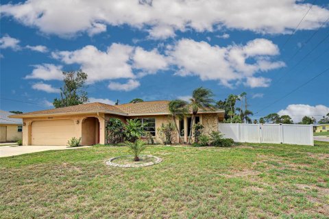 House in Venice, Florida 2 bedrooms, 119.66 sq.m. № 2217377 - photo 3