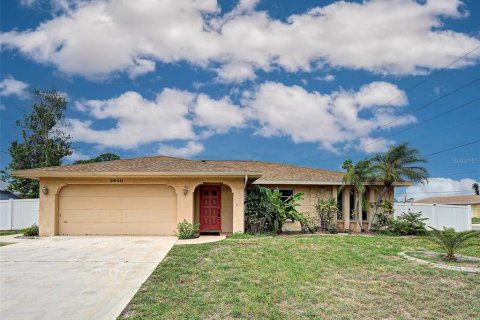 House in Venice, Florida 2 bedrooms, 119.66 sq.m. № 2217377