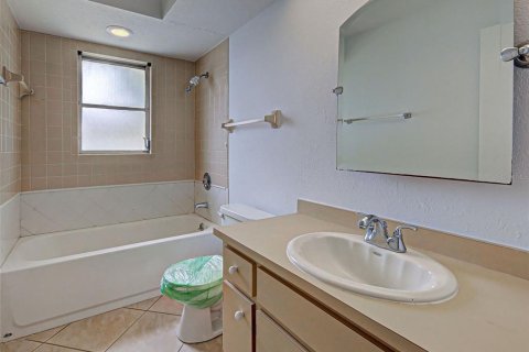 House in Venice, Florida 2 bedrooms, 119.66 sq.m. № 2217377 - photo 28