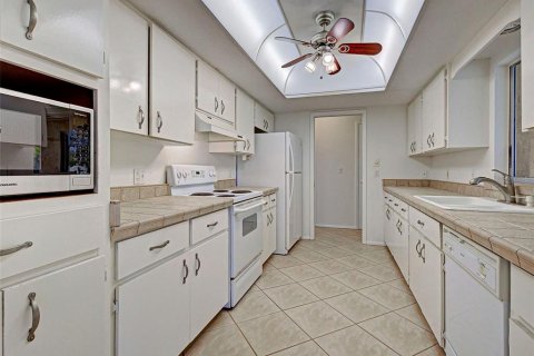 House in Venice, Florida 2 bedrooms, 119.66 sq.m. № 2217377 - photo 20