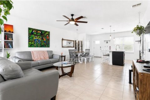 Adosado en venta en Kissimmee, Florida, 3 dormitorios, 150.87 m2 № 2214078 - foto 9
