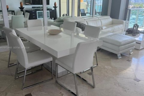 Condominio en Miami Beach, Florida, 2 dormitorios  № 2033100