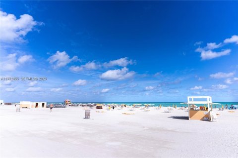 Condominio en alquiler en Miami Beach, Florida, 2 dormitorios, 127.28 m2 № 2033100 - foto 18