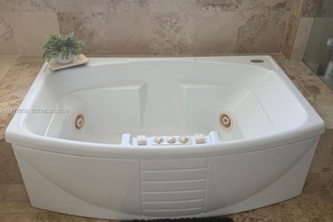 Condominio en alquiler en Miami Beach, Florida, 2 dormitorios, 127.28 m2 № 2033100 - foto 8