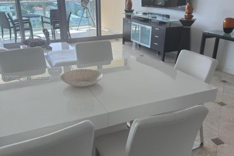 Condominio en alquiler en Miami Beach, Florida, 2 dormitorios, 127.28 m2 № 2033100 - foto 2
