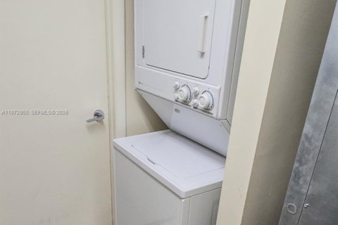 Condominio en alquiler en Miami Beach, Florida, 2 dormitorios, 127.28 m2 № 2033100 - foto 11