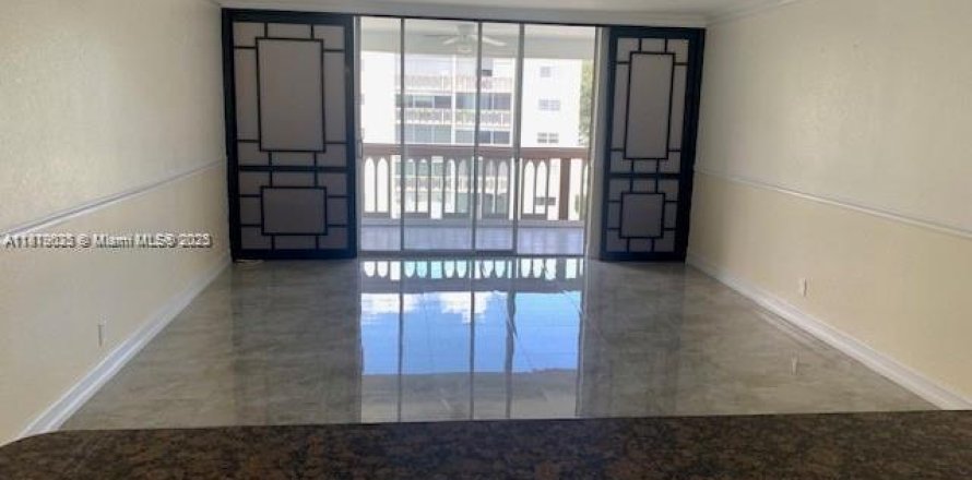 Condo à Hallandale Beach, Floride, 2 chambres  № 2013470