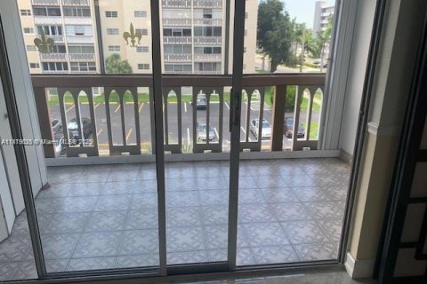 Copropriété à louer à Hallandale Beach, Floride: 2 chambres, 101.45 m2 № 2013470 - photo 18