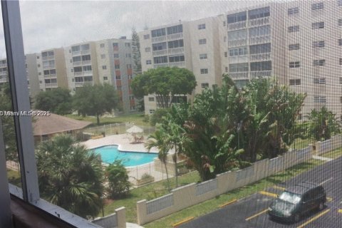 Copropriété à louer à Hallandale Beach, Floride: 2 chambres, 101.45 m2 № 2013470 - photo 19