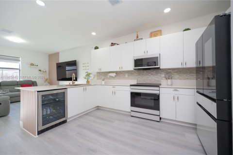 Adosado en venta en Homestead, Florida, 4 dormitorios, 169.73 m2 № 2027269 - foto 2