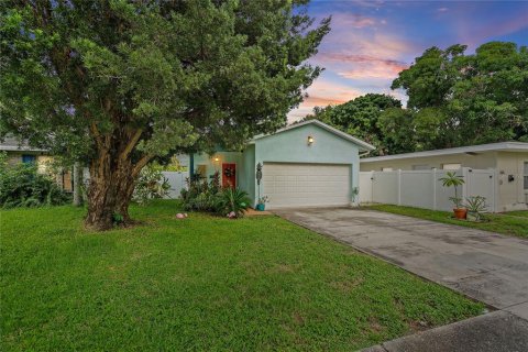 Casa en venta en Saint Petersburg, Florida, 3 dormitorios, 114.55 m2 № 1903163 - foto 1
