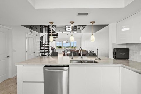 Copropriété à louer à Bradenton, Floride: 3 chambres, 184.69 m2 № 2157643 - photo 4
