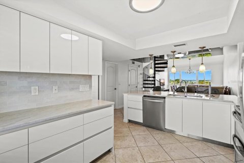 Copropriété à louer à Bradenton, Floride: 3 chambres, 184.69 m2 № 2157643 - photo 5