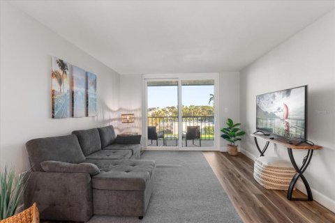 Condo in South Pasadena, Florida, 1 bedroom  № 2202476 - photo 20