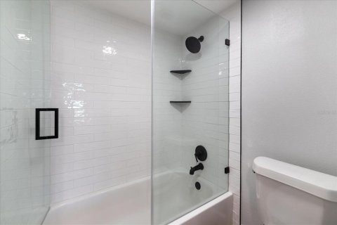 Condo in South Pasadena, Florida, 1 bedroom  № 2202476 - photo 30
