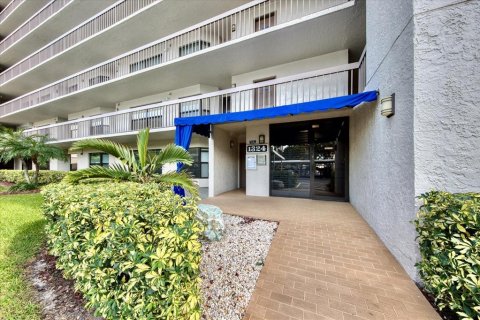 Condo in South Pasadena, Florida, 1 bedroom  № 2202476 - photo 3