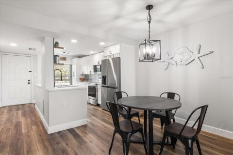 Condo in South Pasadena, Florida, 1 bedroom  № 2202476 - photo 18
