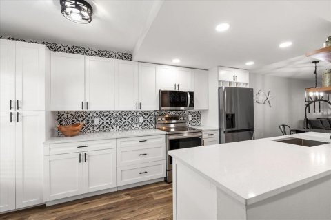 Condo in South Pasadena, Florida, 1 bedroom  № 2202476 - photo 7