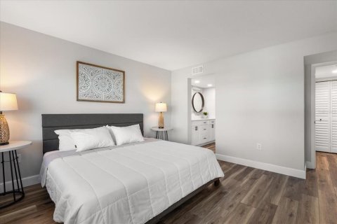 Condo in South Pasadena, Florida, 1 bedroom  № 2202476 - photo 27