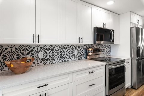 Condo in South Pasadena, Florida, 1 bedroom  № 2202476 - photo 12