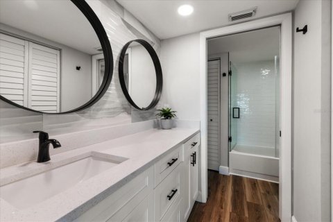 Condo in South Pasadena, Florida, 1 bedroom  № 2202476 - photo 29