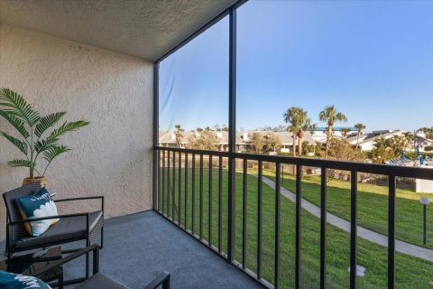 Condo in South Pasadena, Florida, 1 bedroom  № 2202476 - photo 22