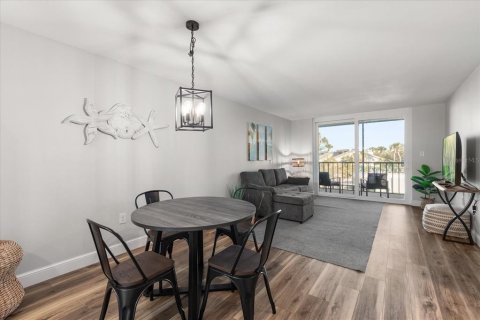 Condo in South Pasadena, Florida, 1 bedroom  № 2202476 - photo 19