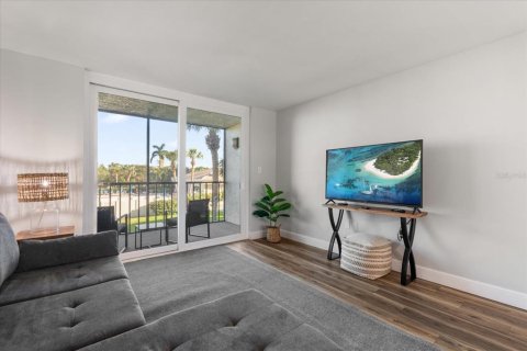 Condo in South Pasadena, Florida, 1 bedroom  № 2202476 - photo 21